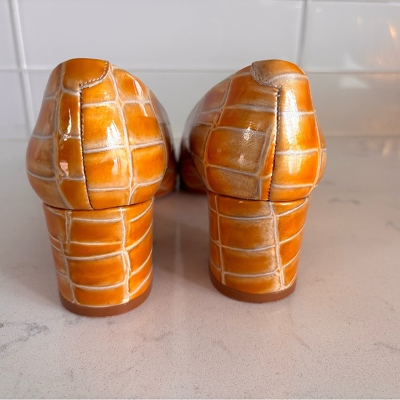 Bandolino Orange Heels with Geometric Pattern - Picture 4 of 7